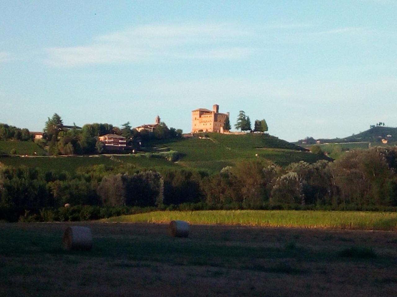 Tenuta Calabiana Diano dʼAlba Екстериор снимка